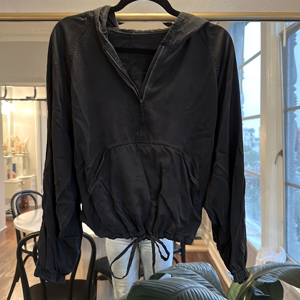 Lululemon slight crop hoodie